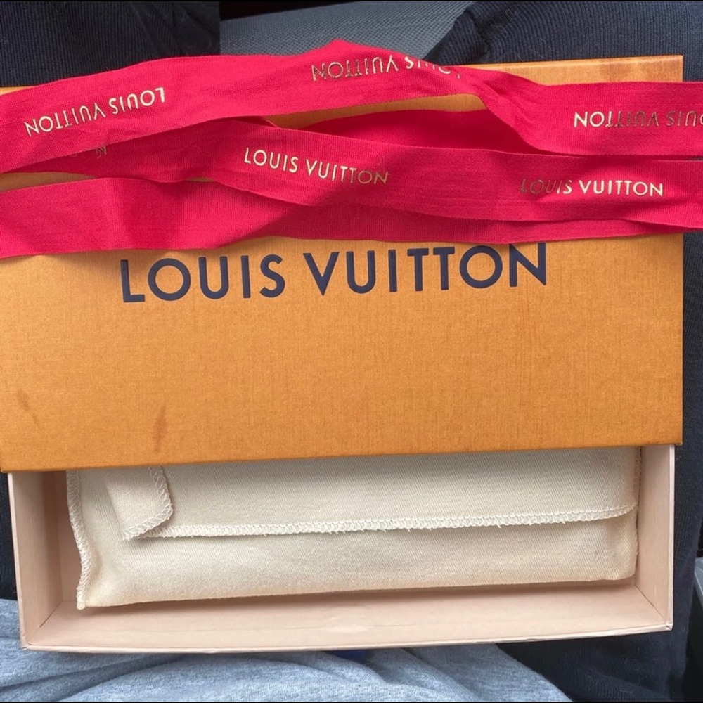 🚨SOLD🚨Louis Vuitton jeanne wallet